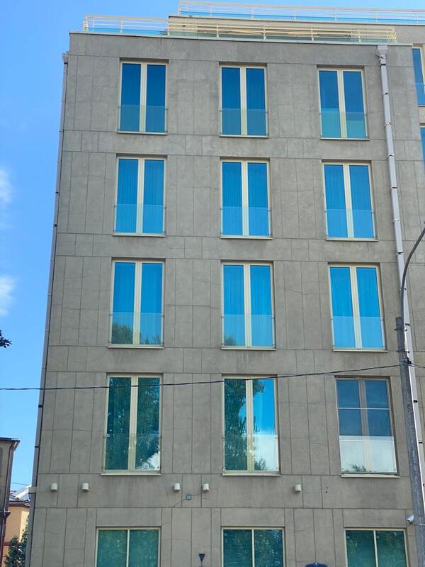 Фото: Панорамные окна с французским балконом из стекла. Источник:@Kupiokno
